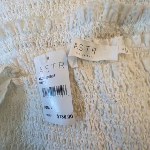 ASTR the label White Sleeveless Smocked Body Tess Midi Dress size large - Picture 9 of 11